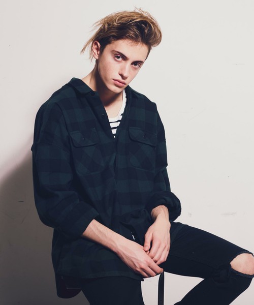 緑チェックシャツのメンズコーデ術7選 おしゃれな着こなし方を徹底ガイド Smartlog