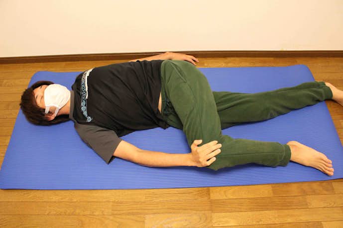 基礎代謝を上げる簡単なストレッチメニュー：寝ながらできるお尻の柔軟体操