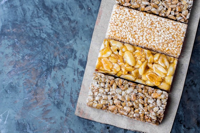 プロテインバーのおすすめ11選。筋トレ効果を高めるスティック型アイテムとは