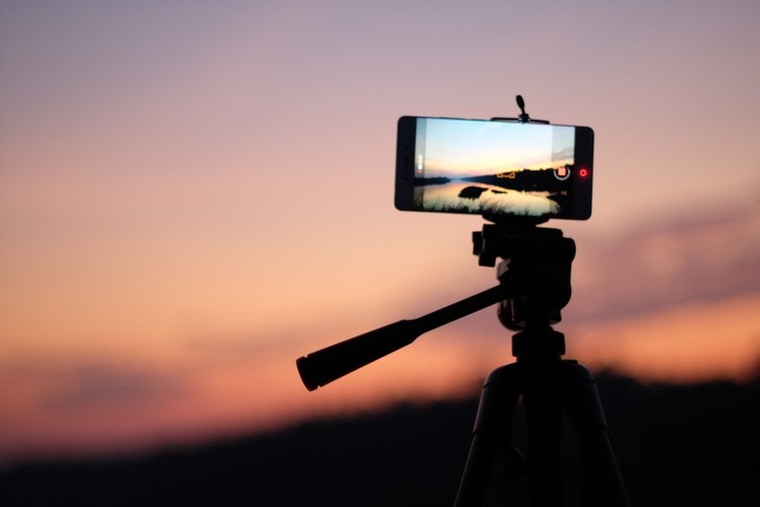 【iPhone7/Plus対応】集合写真に最適なおすすめスマホ用三脚10台