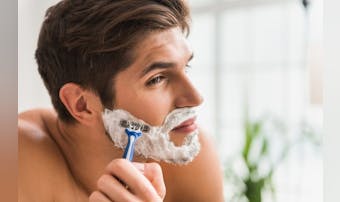 【3K男は嫌われる！】毎日の髭剃りはモテる男の基本条件