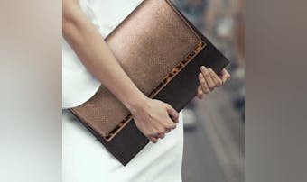 大きめクラッチのXmasギフトなら...