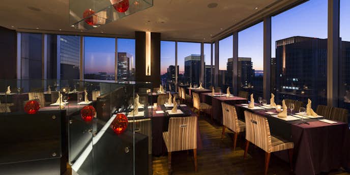 丸の内のクリスマスディナーで行きたい 高級感溢れるレストラン5選 Smartlog 丸の内のクリスマスディナーで行きたい 高級感溢れるレストラン5選 Smartlog