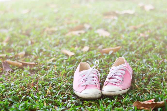 ピンクスニーカーの上手な履きこなし...