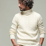 白タートルネックのメンズ着こなし術。秋冬に...