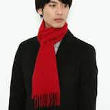 赤マフラーはコーデの“差し色”に最適。おしゃれなおすすめ冬コーデ7選