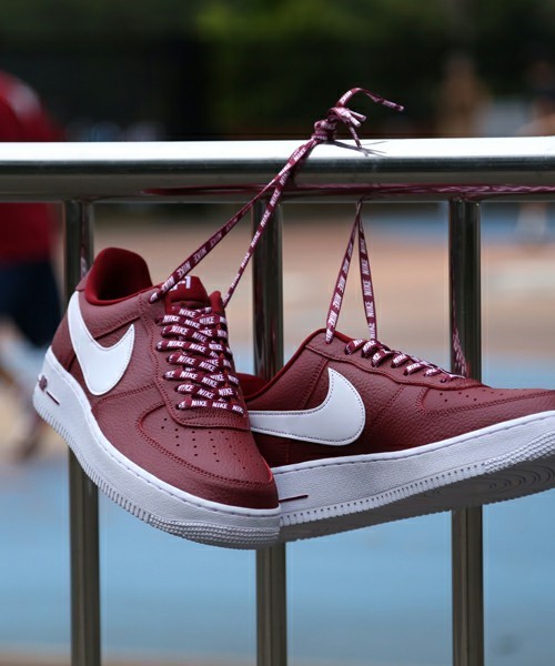 ナイキエアフォースを履いたメンズコーデ特集。足元を彩る着こなし術とは