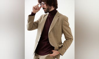 ベージュジャケットの着こなし方とは...