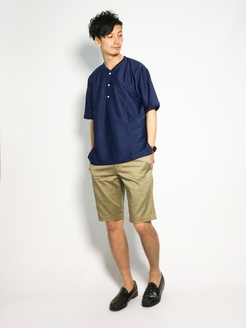 ベージュパンツのメンズコーデ集 自然な大人っぽさを演出する着こなしとは Smartlog