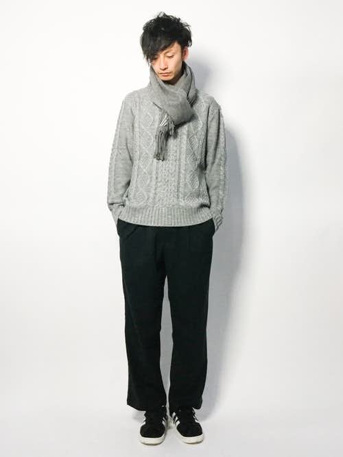 グレーマフラーの秋冬メンズコーデ集 おすすめの定番カラーを着こなして サクッと防寒対策 Smartlog