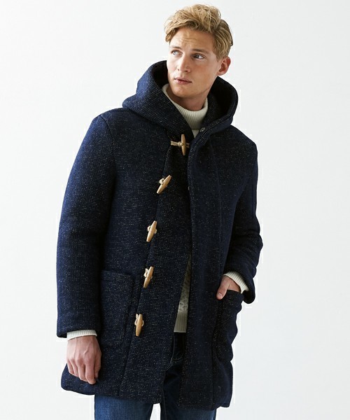 ネイビーのダッフルコートの着こなし...