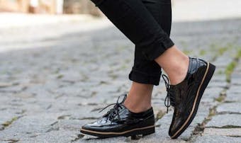 スリッポンでメンズコーデを格上げ ブランド別におすすめの靴を紹介 Smartlog スリッポンでメンズコーデを格上げ ブランド別におすすめの靴を紹介 Smartlog