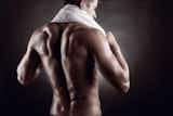 【プロ直伝】広背筋の効果的な筋トレメニュー｜背中下部を鍛えるトレーニング方法とは？