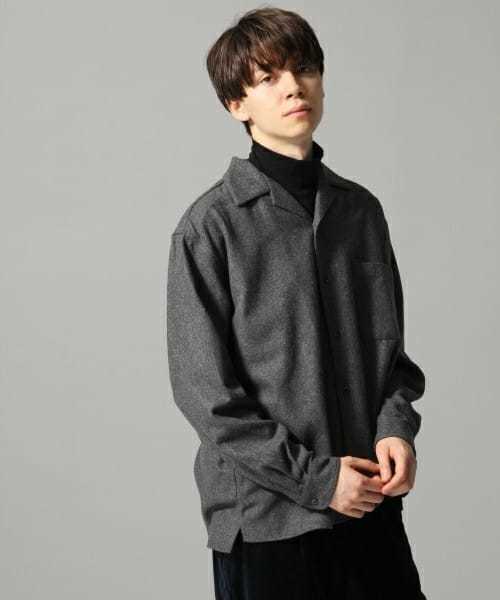 アウターを脱いでもサマになる。春先...