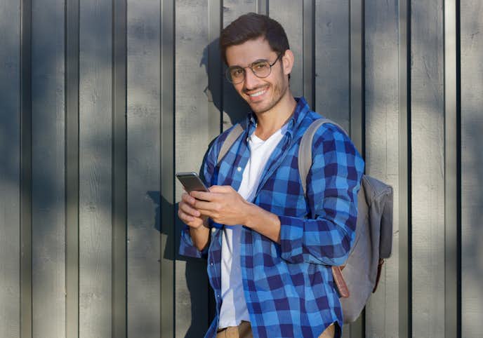 グレーリュックのメンズコーデを厳選 おしゃれで合わせやすい着こなしとは Smartlog グレーリュックのメンズコーデを厳選 おしゃれで合わせやすい着こなしとは Smartlog