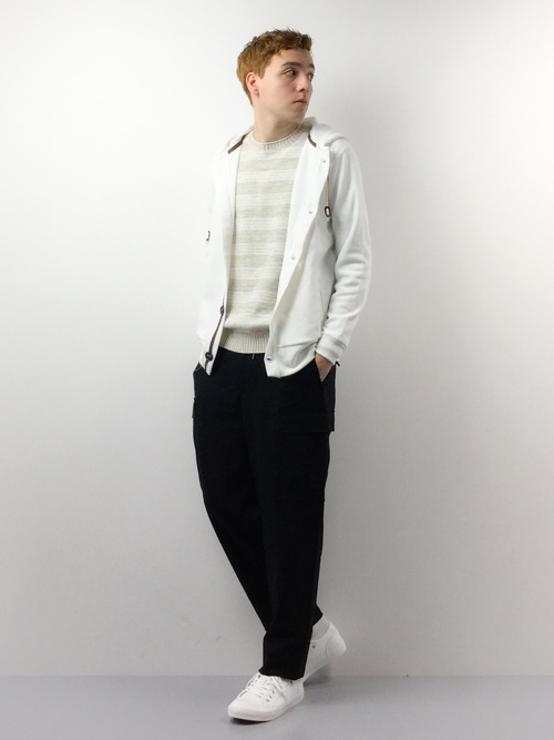 白のパーカーでコーデを綺麗に魅せる 清潔感抜群のメンズコーデ特集 Smartlog