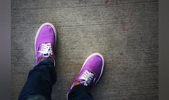 人気のスニーカーブランド16選 粋なメンズにおすすめの一足とは Smartlog 人気のスニーカーブランド16選 粋なメンズにおすすめの一足とは Smartlog