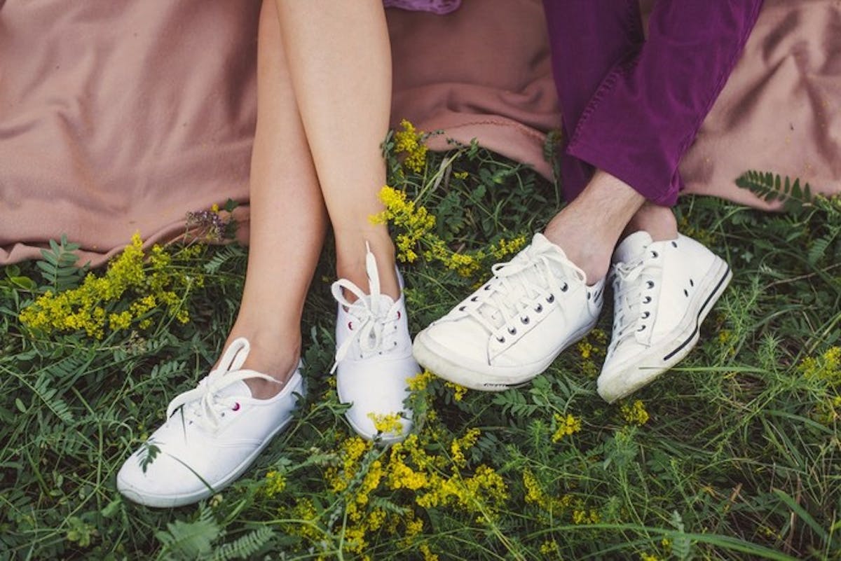 アディダスの人気ペアスニーカー特集。カップルの愛を育む“お揃いの1足”とは | Smartlog