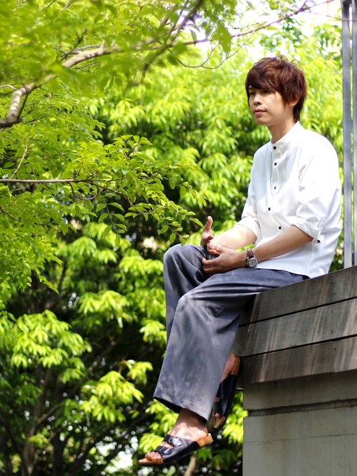 クリーン男子の必需品 バンドカラーシャツのおしゃれなメンズコーデ10選 Smartlog