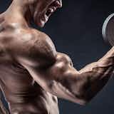 上腕筋の効果的な鍛え方。力強い腕を作る筋トレ&ストレッチメニューとは