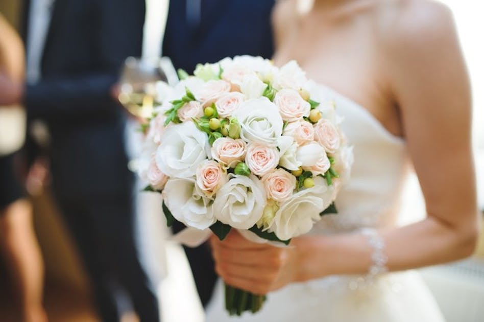 結婚祝いで花を贈る時のマナー 相場 本当に喜ばれる花言葉はどれ Smartlog