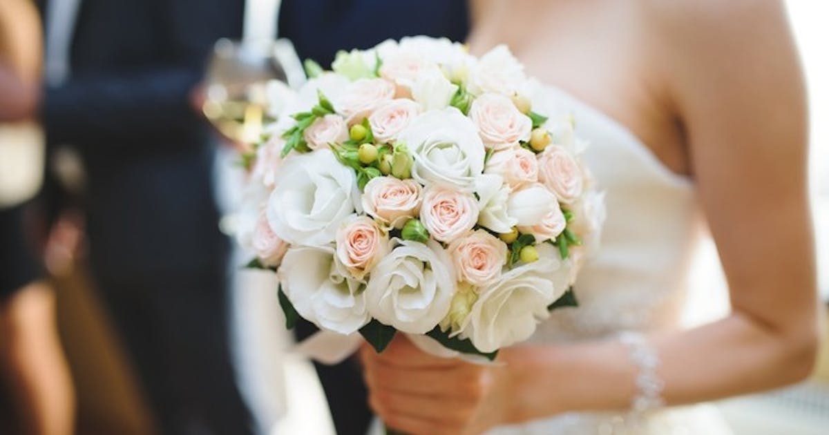 結婚祝いで花を贈る時のマナー 相場 本当に喜ばれる花言葉はどれ Smartlog 結婚祝いで花を贈る時のマナー 相場 本当に喜ばれる花言葉はどれ Smartlog