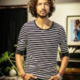 カジュアルなのに大人っぽい「UネックTシャ...