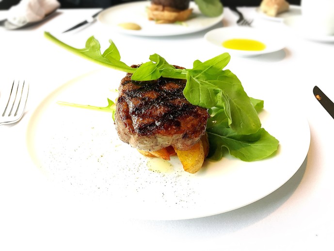 誕生日、クリスマス、結婚記念日に。彼女が絶対喜ぶ「表参道ランチ」3選