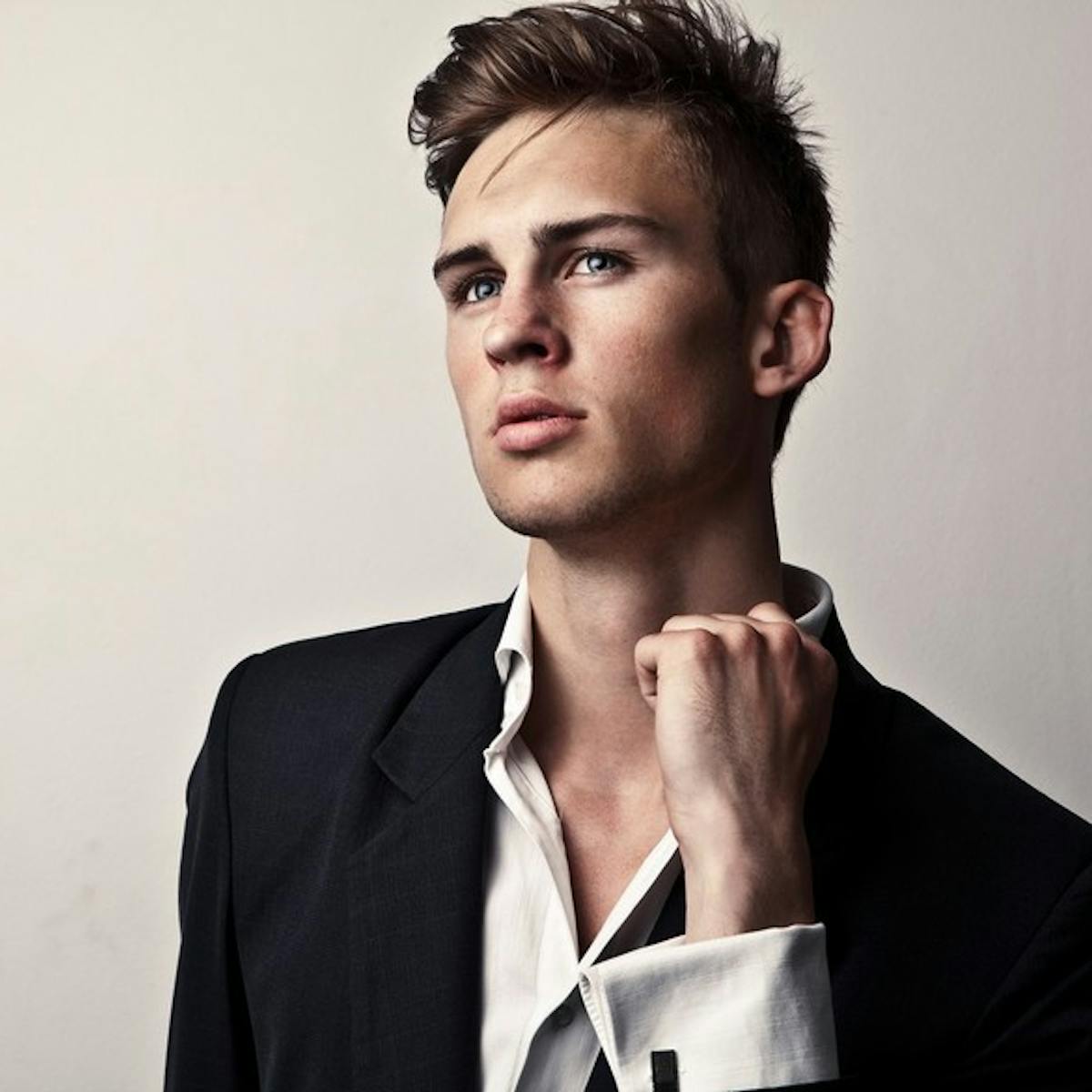 男の爽やか髪型 刈り上げ 30選 おしゃれメンズヘアのセット方法とは Smartlog 男の爽やか髪型 刈り上げ 30選 おしゃれメンズヘアのセット方法とは Smartlog