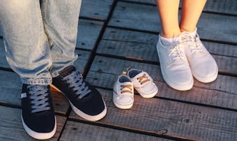 ファーストシューズのおすすめ13選 女の子 男の子用の人気子供靴とは Smartlog ファーストシューズのおすすめ13選 女の子 男の子用の人気子供靴とは Smartlog