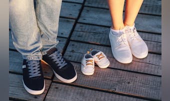ファーストシューズのおすすめ13選 女の子 男の子用の人気子供靴とは Smartlog ファーストシューズのおすすめ13選 女の子 男の子用の人気子供靴とは Smartlog