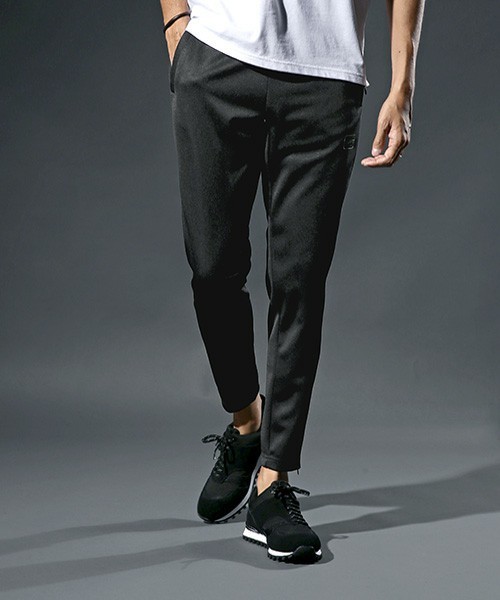 夏コーデを“スタイリッシュ”に引き...