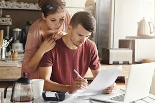 彼女が嫉妬する瞬間 女性心理を教えて 嫉妬しなくなる対応の正解まで大公開 Smartlog