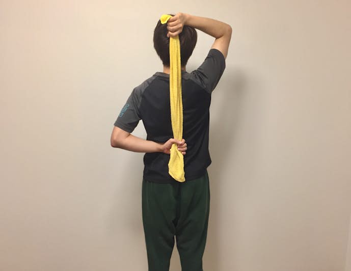肩こり解消に役立つストレッチ：タオルを使った肩甲骨の柔軟体操
