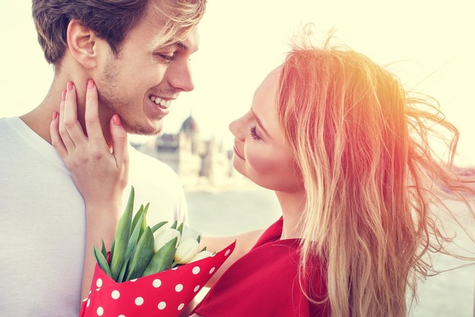 女性はあなたの「耳」を見てる。耳の...