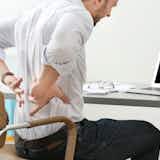 背中のストレッチ方法。背筋を伸ばす簡単で効果的な柔軟体操メニューとは?
