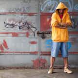 青パーカーのメンズコーデ術 クールに仕上がるおしゃれな着こなし方とは Smartlog 青パーカーのメンズコーデ術 クールに仕上がるおしゃれな着こなし方とは Smartlog