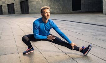 ストレッチの効果的なやり方 体を柔らかくできる30種類の柔軟体操とは Smartlog ストレッチの効果的なやり方 体を柔らかくできる30種類の柔軟体操とは Smartlog