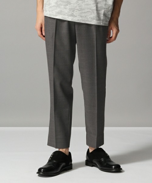 「ラフに履いて、キレイ目に魅せる。...