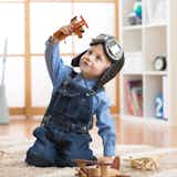 2歳の男の子が夢中になる誕生日プレゼント。子どもが喜ぶ人気おもちゃとは