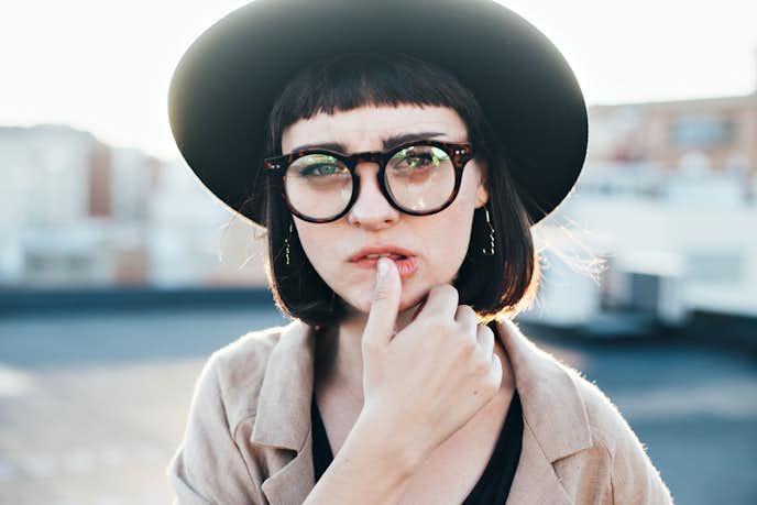 下品な女性の特徴とは 上品な女性との言葉遣いや振る舞いの違いを解説 Smartlog 下品な女性の特徴とは 上品な女性との言葉遣いや振る舞いの違いを解説 Smartlog