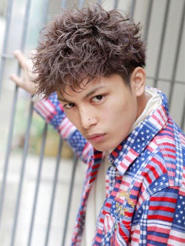 天然パーマを活かすメンズ髪型24選 くせ毛を制する天パヘアスタイルとは Smartlog Part 2