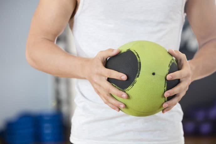 メディシンボールスラムで腹筋を鍛える効果的なやり方