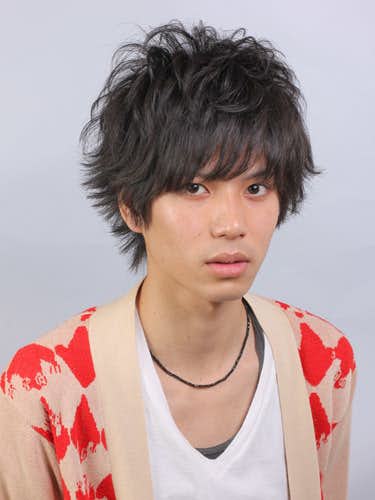 黒髪ショートパーマ15選 強さと優しさを持つモテるメンズ髪型に Smartlog 黒髪ショートパーマ15選 強さと優しさを持つモテるメンズ髪型に Smartlog