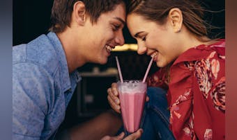 彼女とキスする最高のタイミング。女...