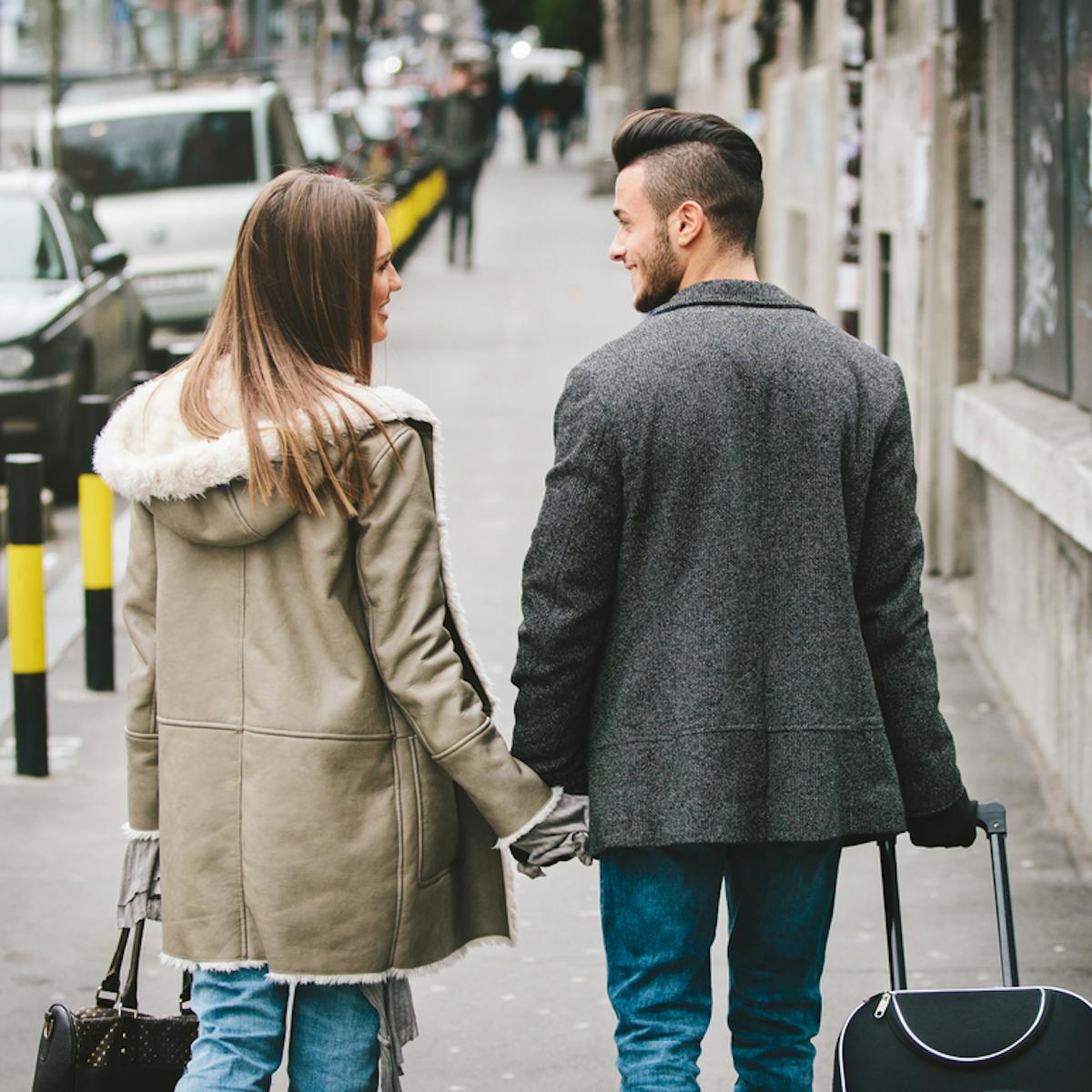 手を繋ぐ理由や男性心理とは 手を繋いだ時に女性にされたい可愛い反応も解説 Smartlog 手を繋ぐ理由や男性心理とは 手を繋いだ時に女性にされたい可愛い反応も解説 Smartlog