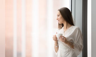 一重でも美人な人の特徴5つ 女性芸能人 一重美人になるメイク方法を解説 Smartlog 一重でも美人な人の特徴5つ 女性芸能人 一重美人になるメイク方法を解説 Smartlog