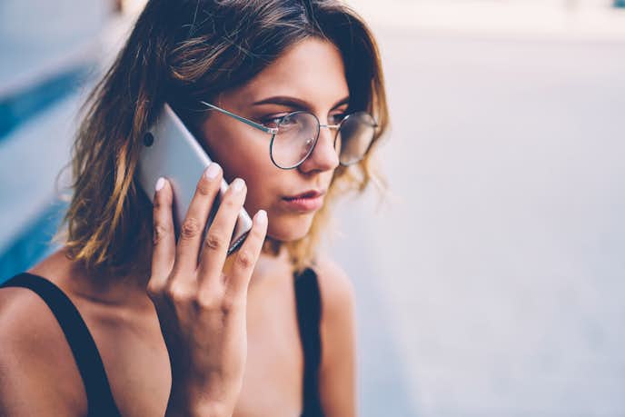 嫉妬深い女の女性心理とは やきもち焼きな性格や行動の特徴を大公開 Smartlog
