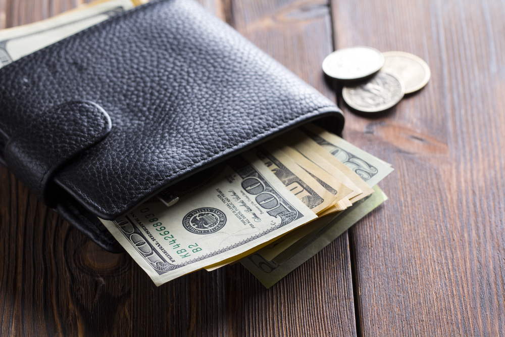 予算は約1万円。彼氏が喜ぶ財布のクリスマスプレゼント5選