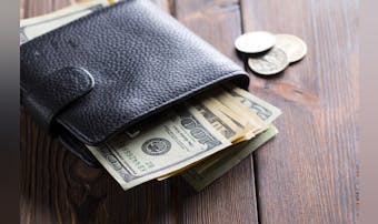 予算は約1万円。彼氏が喜ぶ財布のク...